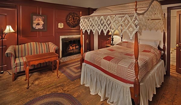 Standard Guest Room by Whitehall Mansion Inn Mystic, Connecticut Standard Guest Room by Whitehall Mansion Inn Mystic, Connecticut